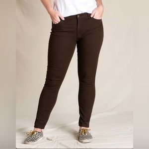 Earthworks 5 Pocket Skinny Pant